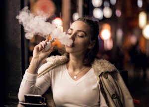 women vaping Dubai